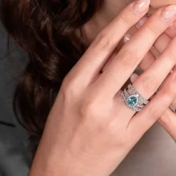 Anillo de oro blanco con diamantes 2.56 quilates y aguamarina 1.03 quilates