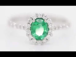 Anillo de oro blanco, diamantes 0,35 quilates y esmeralda 0,59 quilates