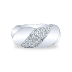Anillo de oro blanco y diamantes talla brillante 0.69 quilates