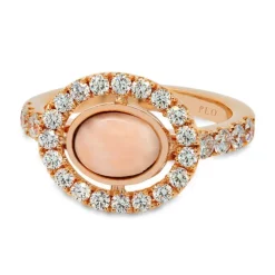 Anillo de oro rosa, coral rosa y diamantes talla brillante con 1,07 quilates