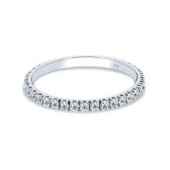 Anillo tipo alianza de oro blanco con diamantes 0.50 quilates