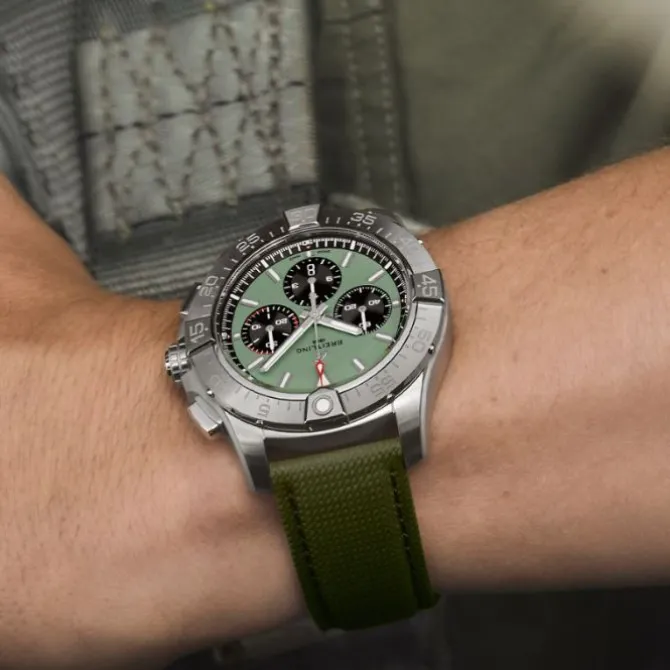 Breitling Avenger B01 Chronograph Verde Militar 44 mm