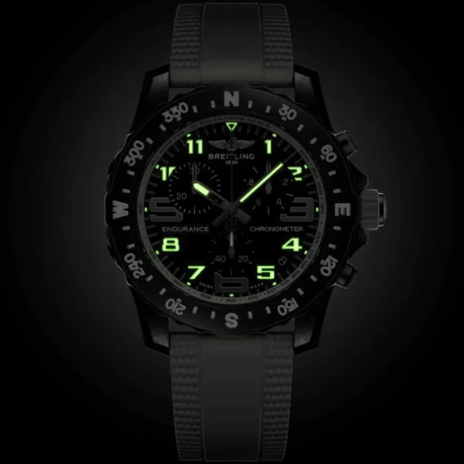 Breitling Endurance Pro Breitlight® 44mm Blanco
