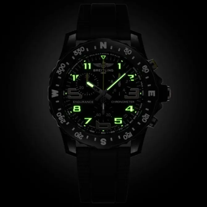 Breitling Endurance Pro Breitlight® 44mm Negro