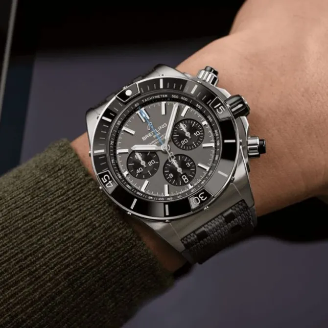 Breitling Super Chronomat B01 Titanio 44 mm