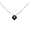 Colgante de oro rosa con flor de ónix 1.80 quilates