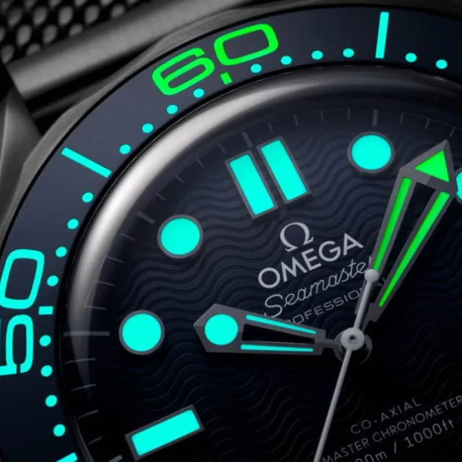 OMEGA Seamaster Diver 300M James Bond 60 Aniversario