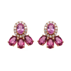 Pendientes de oro rosa con diamantes 0.35 quilates, rodolitas 3.64 quilates y zafiros rosas 1.16 quilates