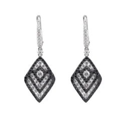Pendientes en oro blanco con diamantes 1.33 quilates y diamantes negros 0.84 quilates