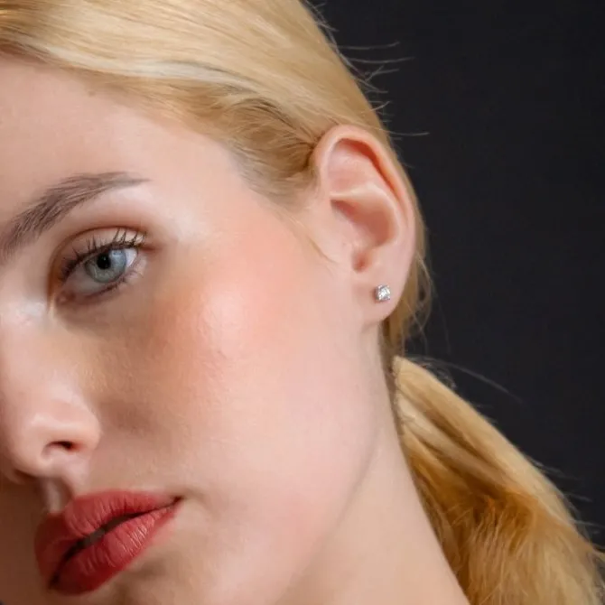 Pendientes solitario en oro blanco y diamante de 0.64 quilates