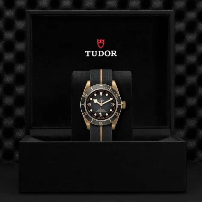 TUDOR Black Bay Bronze M79250BA-0002