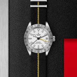 TUDOR Black Bay Pro Blanco Textil 39mm