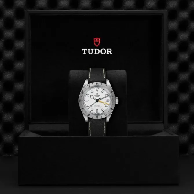 TUDOR Black Bay Pro Blanco Caucho 39mm