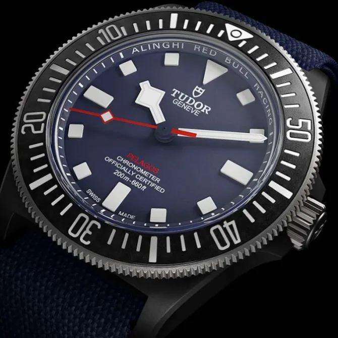 TUDOR Pelagos FXD “Alinghi Red Bull Racing” 42 mm Carbono